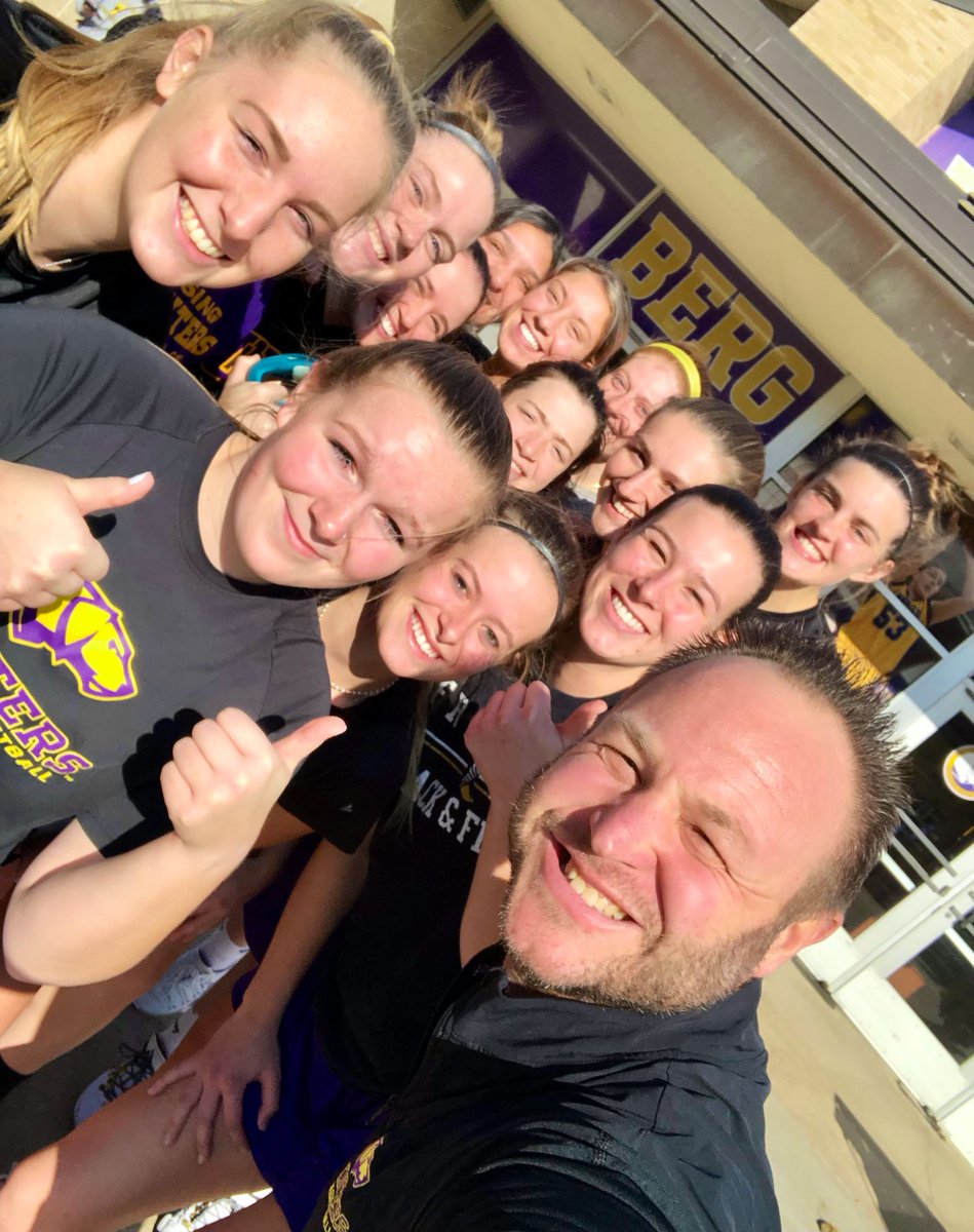 UWSPWBB's tweet photo. When your in the middle of group workouts &amp; the fire 🔥 alarm sounds… 

Adapt, Adjust, Attack.!.!.!

Absolutely love the attitude of this group…after we’re allowed back in we’ll finish this week out 💪.!.!.!

🟣 #OffTheLeash 💛 #Pointers 🟣 https://t.co/agptHJ0bg1