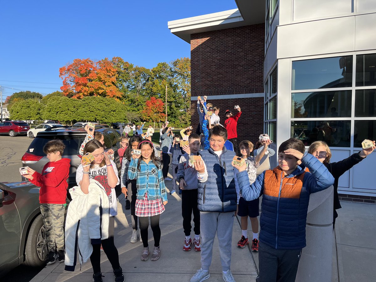 DavidGusitsch's tweet photo. Great turnout for @VivianBirdsall’s #SaxeSTEM club! They learned about solar energy &amp; circuits while making some neat little solar houses! @SaxeMS https://t.co/PqoriQczIr