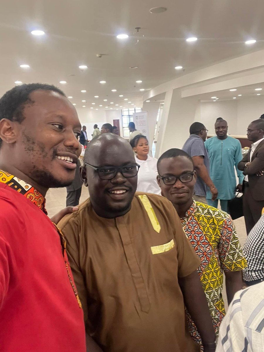 yobanteYES's tweet photo. Oumar Basse (CEO YOBANTE EXPRESS) «  Ce mercredi c’était intense et électrique avec les principaux entrepreneurs béninois du e-commerce au commerce local, de la filière de transformation de l’ananas (a.k.a le plus naturellement sucré au monde ;⬇️ https://t.co/793ByZnI1k