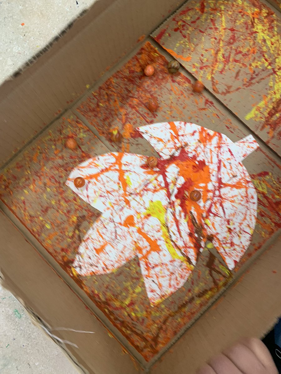 MtViewArtRoom's tweet photo. Marble Painting some leaves today!🍁🎨🧡 @radecky_rebecca @MrsF_MtView @MissDawnMtView https://t.co/OAbirzJGiS