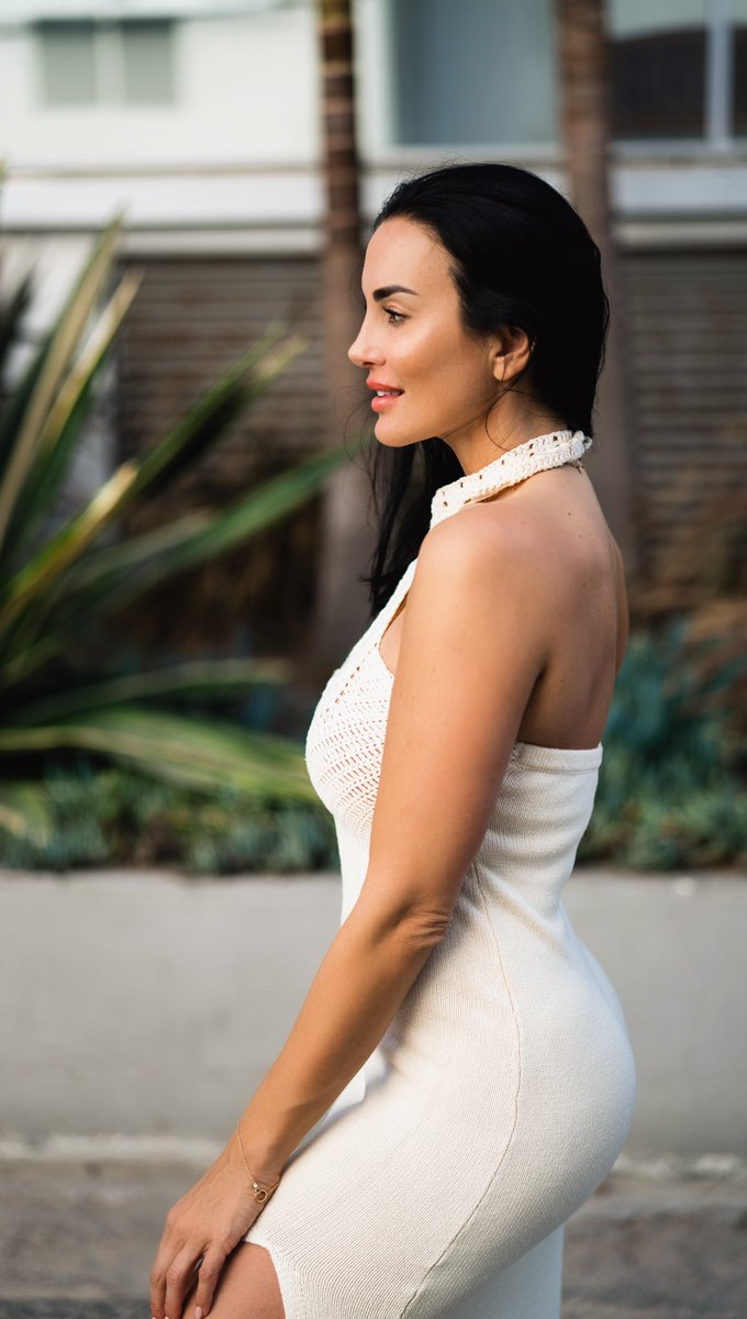 The feminine urge to invest all my energy into becoming the woman of my dreams. Working on it. 💫