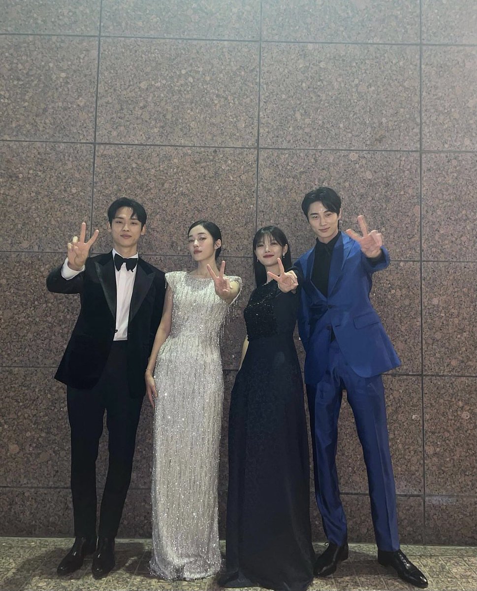 favoRej's tweet photo. TODAY IS THE DAY! 😍 this movie is a *must watch*
highlights: 👉 https://t.co/Lf3h2nhYX6
#20thCenturyGirl #kimyoojung #byeonwooseok #parkhungwoo #rohyoonseo #20세기소녀 #trendingnow #searchresult #newkdrama #kpop #kpopreaction #kdramasdits #recommendedcommunitypost https://t.co/gndWKZq8ZY