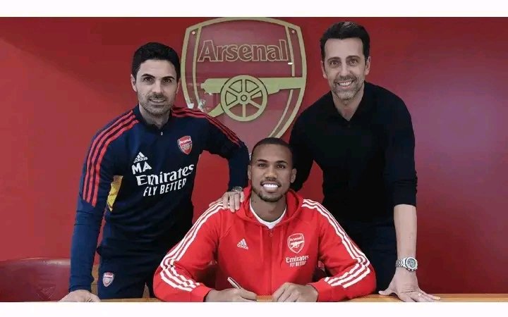 AllroundArsenal's tweet photo. Gabriel extended his stay at the club, he has officially penned a long-term deal to end the rumor of him leaving the club.

#Gabriel 
#Arsenl https://t.co/bk8t24a19z
