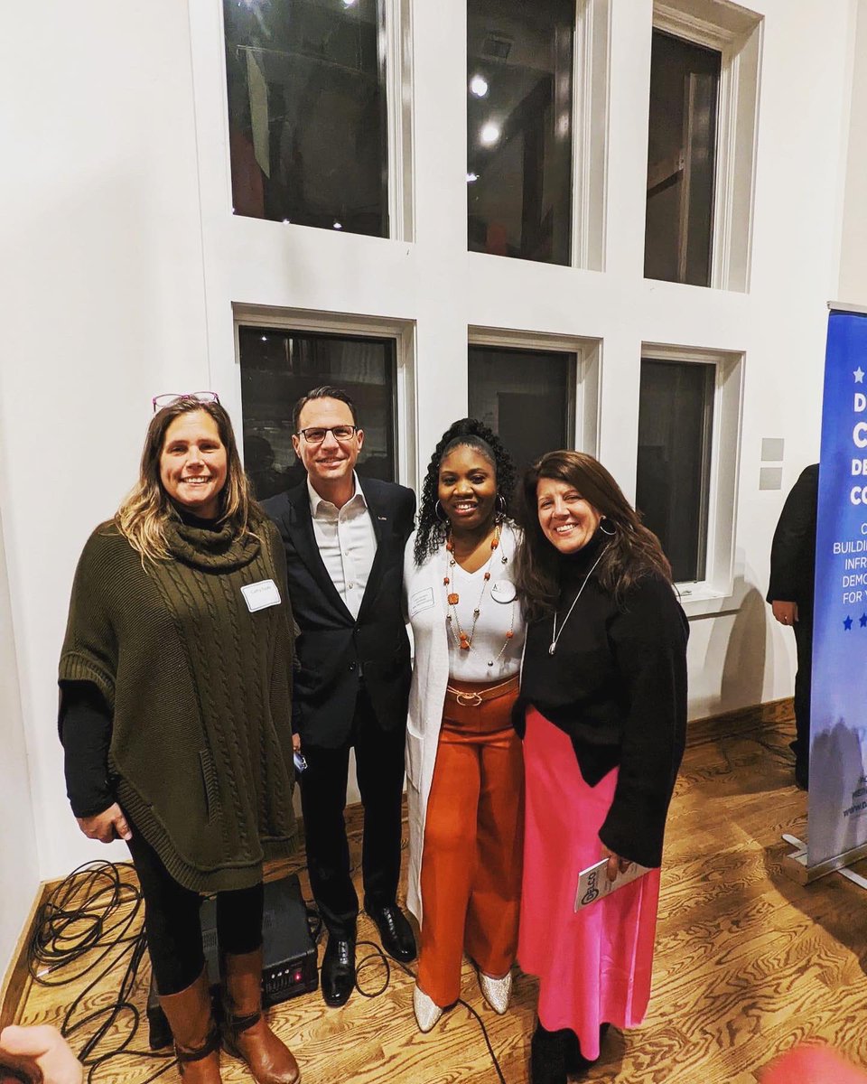 CarolKazeem's tweet photo. Working towards a better Pennsylvania for all Pennsylvanians!!
*It's Time PA, show up and show out at the polls November 8th* 
#dontcountusout #VoteBlue2022
#kazeemforpastaterep159 https://t.co/1eYD1CbVOv