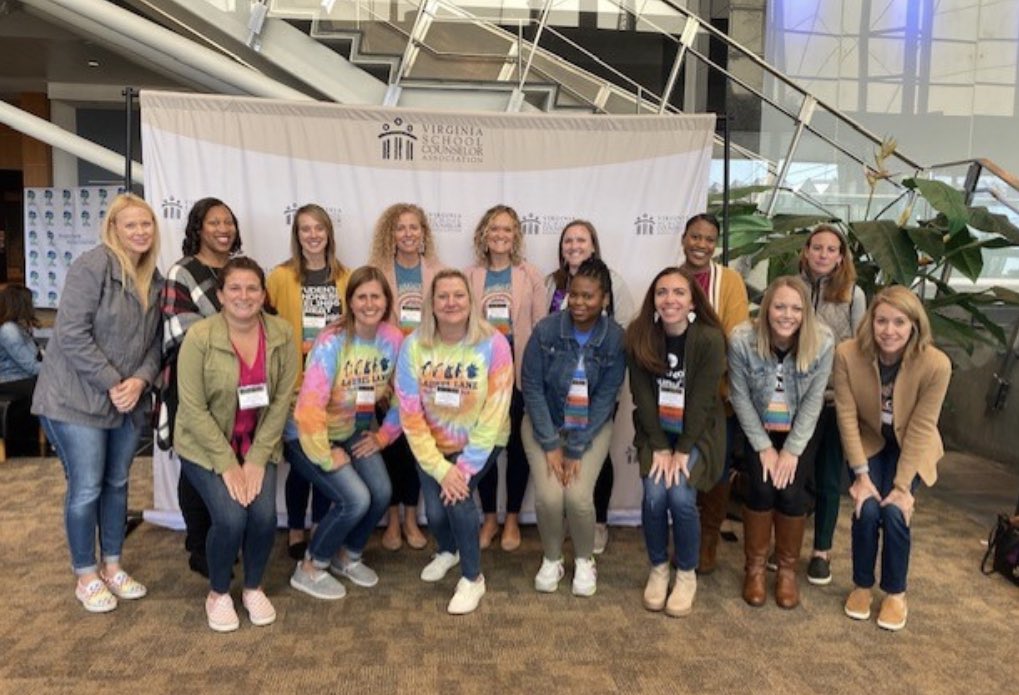 ashlaureng's tweet photo. Elementary Counselors! #vsca2022 #wjcc https://t.co/L4awpESBGJ