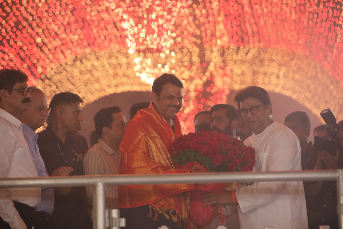 महाराष्ट्र नवनिर्माण सेनेच्या शिवाजी पार्कवरील 'दीपोत्सव २०२२' सोहळ्याचं उदघाट्न मुख्यमंत्री सन्मा.श्री. एकनाथ शिंदे आणि उपमुख्यमंत्री सन्मा.श्री.देवेंद्र फडणवीस ह्यांच्या हस्ते झालं. तुळशीच्या लग्नापर्यंत हा सोहळा असणार आहे. हा दीपोत्सव शिवाजी पार्कवर येऊन प्रत्यक्ष येऊन अनुभवा.