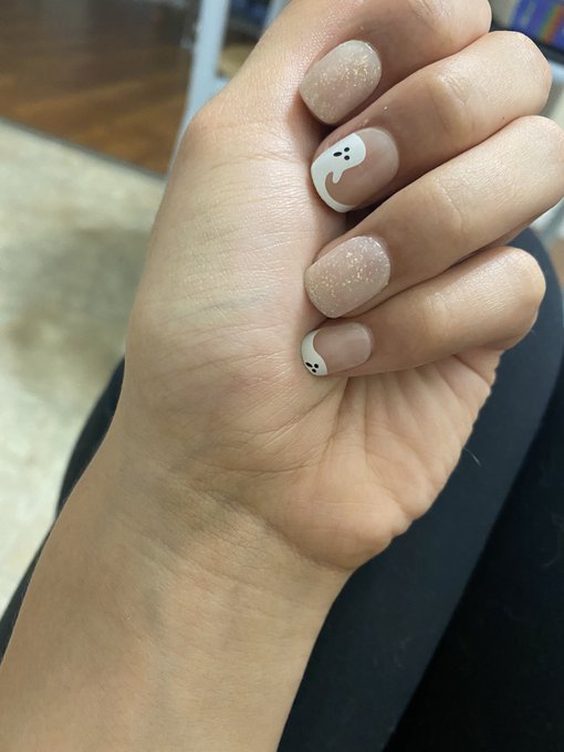 Spooky glow in the dark fucking nails ugh‼️ 😩🤩🤩🤩👻 https://t.co/eJb8XNuwdf<a href="/tag/mvsales"class="tags"><span>#mvsales</span></a>