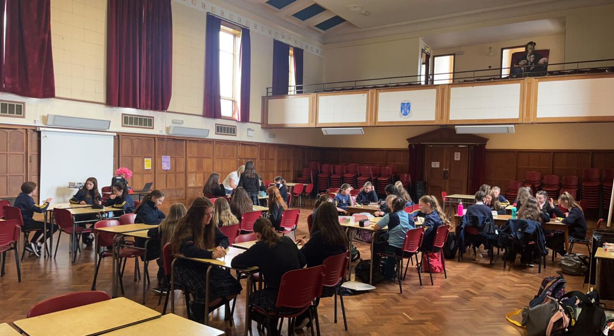 StLouisMonaghan's tweet image. The final day of Maths Week concluded with Bingo Loco Louis-style, with Mr Fox, Ms McCaffrey, Ms O&apos;Connor and Ms Myers showing-off their dance moves.🕺🏻💃🏼

Congrats to our Maths Dept on a brilliant Maths Week! 
👏👏 

#slssmonaghan 
#mathsweek2022 
@lecheiletrust1 
@theNSMonaghan