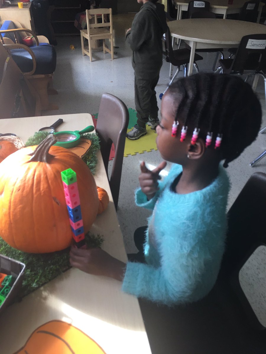 K1Fairlawn's tweet photo. Fall season bring the Pumpkin. This week we had so much fun way learning with pumpkins. We measured our pumpkins. Ask us what and how we measured our pumpkins. https://t.co/RfSbZOZlRc