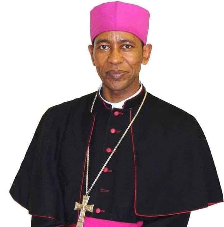 We_Zuri1's tweet photo. Abune Fikremariam was arrested at Asmara airport w/o charges on October 15. He was returning to #Eritrea

He is a respected #catholic Bishop who faithfully served the community for 26+ years 

We plead with the world &amp; @Pontifex to ask for his release

#freeabunefikremariam https://t.co/VdwGTC2PDD