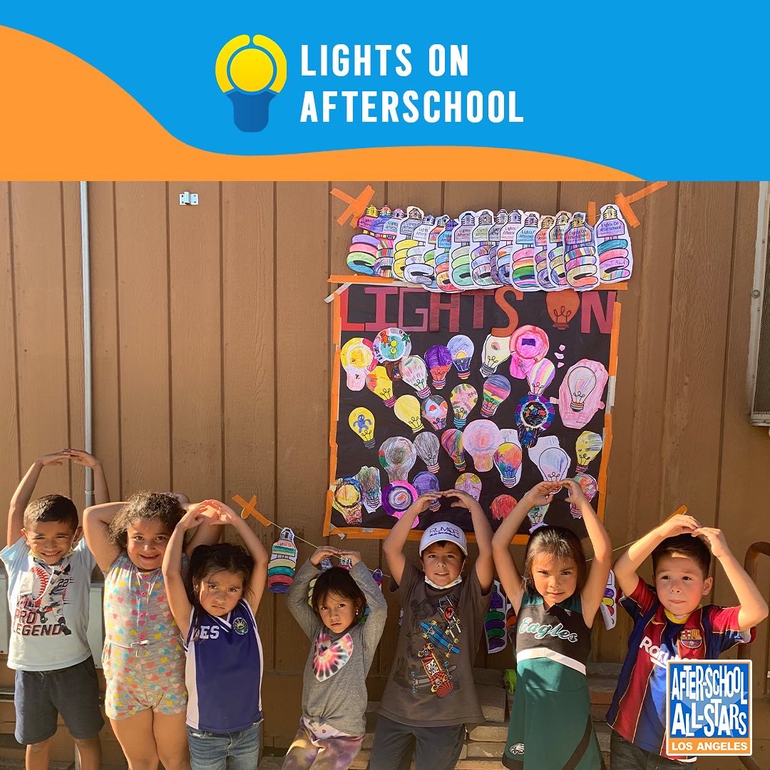 ASASLosAngeles's tweet photo. The Lights On celebration continues 🎉
💡 Our stars accepted the #LightbulbChallenge by @afterschool4all !!
💙 Multiple #ASASLA sites celebrated #LightsOnAfterschool with activities that allowed our stars to express why they love afterschool.
#FundAfterschool #AfterschoolWorks https://t.co/d8harbEe2B