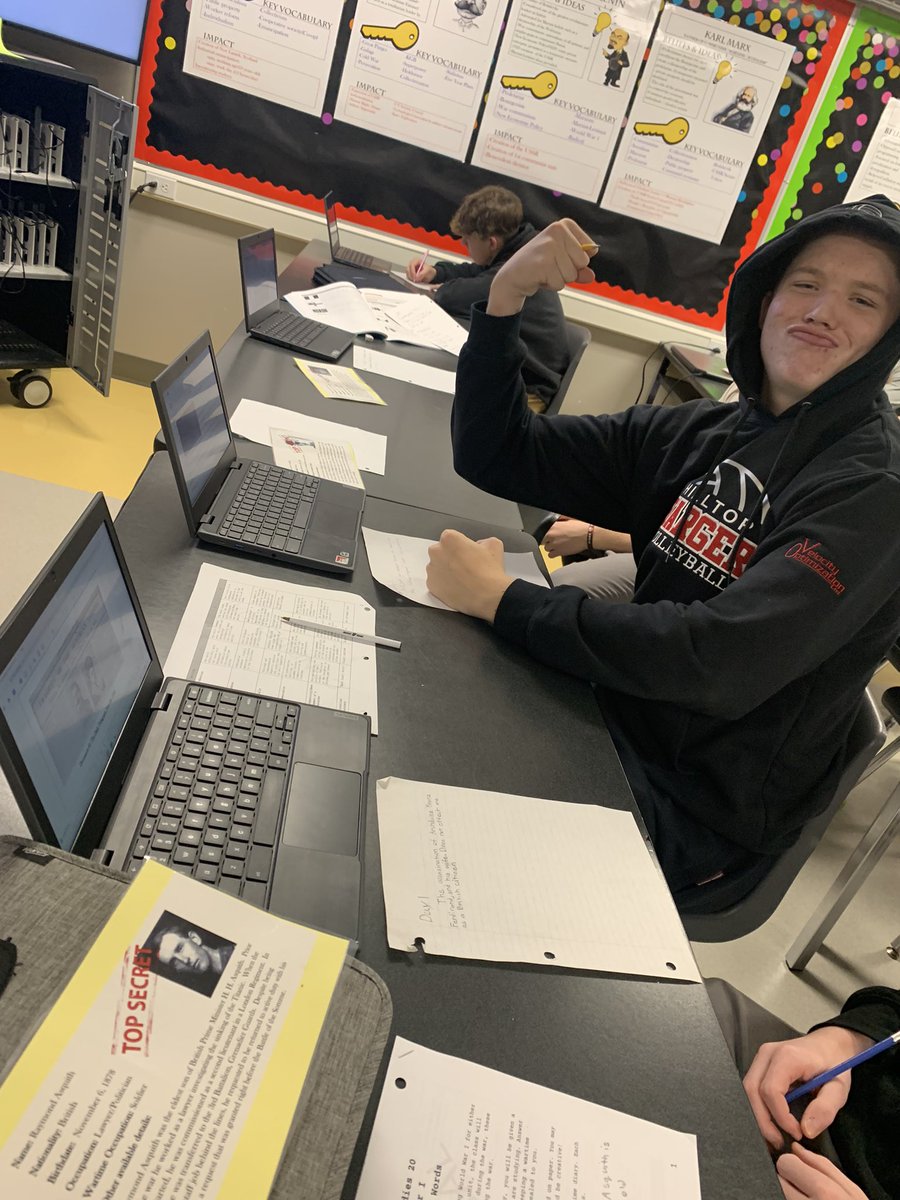 MrsKeay's tweet photo. Today was a big day! I finished prepping for next week’s committee simulation &amp; my gr.11 students started their WWI diaries! A great way to head into the weekend! #iteachsocialstudies https://t.co/Zppl6jMwIG