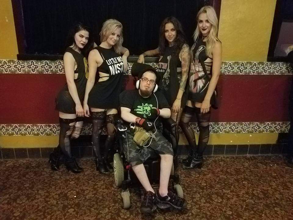 Sarcsquatch's tweet photo. @LittleMsNasty my best bro in the whole world needs help. It would mean the world to me if you would maybe help spread the word.

https://t.co/wv50tbnG6L https://t.co/ATj2NhSJci