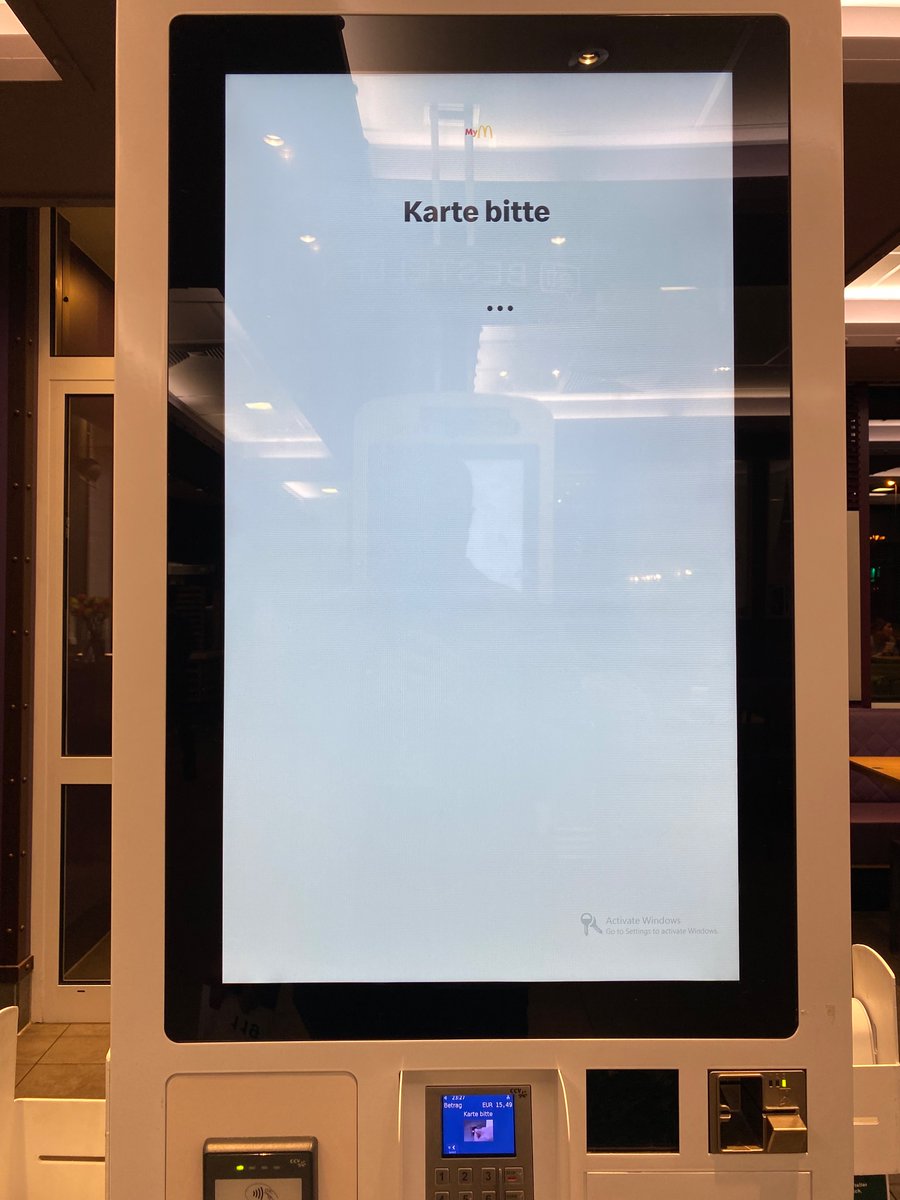 Somberland's tweet photo. @McDonaldsDENews aktiviert mal eure @Windows Kisten :p https://t.co/82iOmNh64m