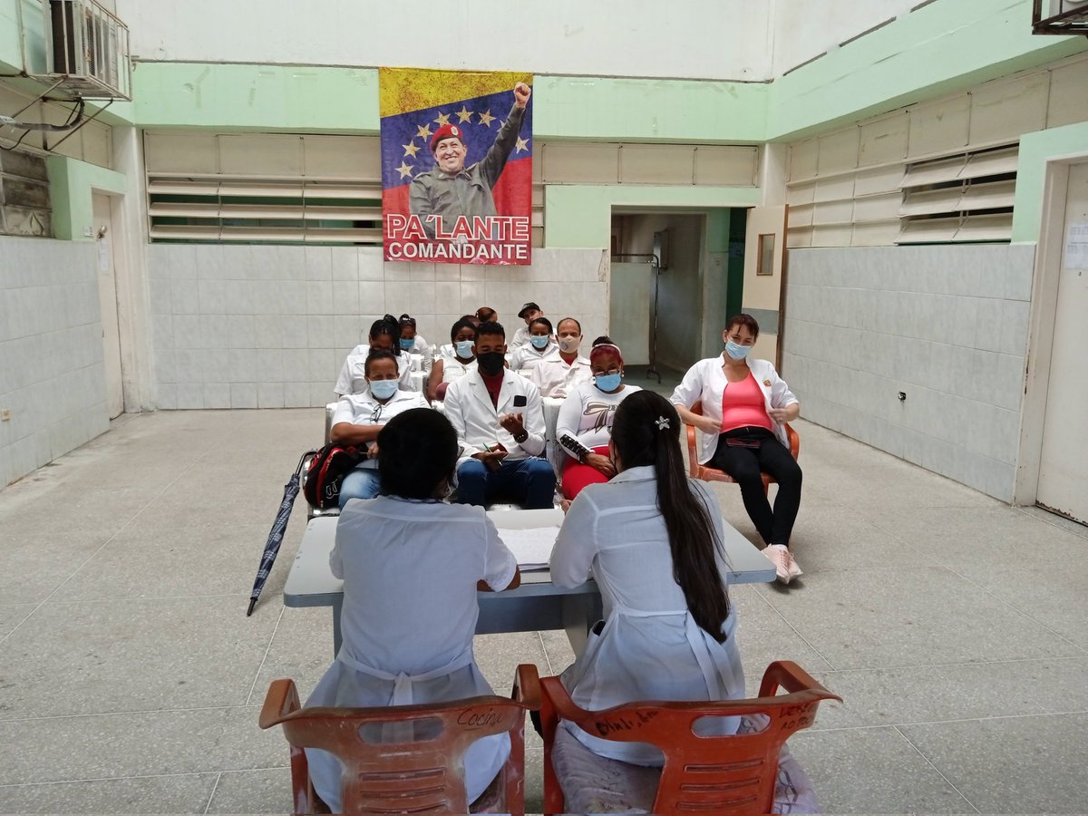 AsicLinoMaradei's tweet photo. En @AsicLinoMaradei desarrollado hoy turno de reflexión y debate sobre la vida y obra de Camilo Cienfuegos y Ernesto (Che ) Guevara.🇻🇪🇨🇺📘
#CubaViveEnHistoria 
#CubaEsAmor  #CubaPorLaViva 
@Cubacooperabol2 
@DebrosseDonais 
@YulieskaAvila 
@OdalisTorresLp1 https://t.co/JEH9o2GXZv