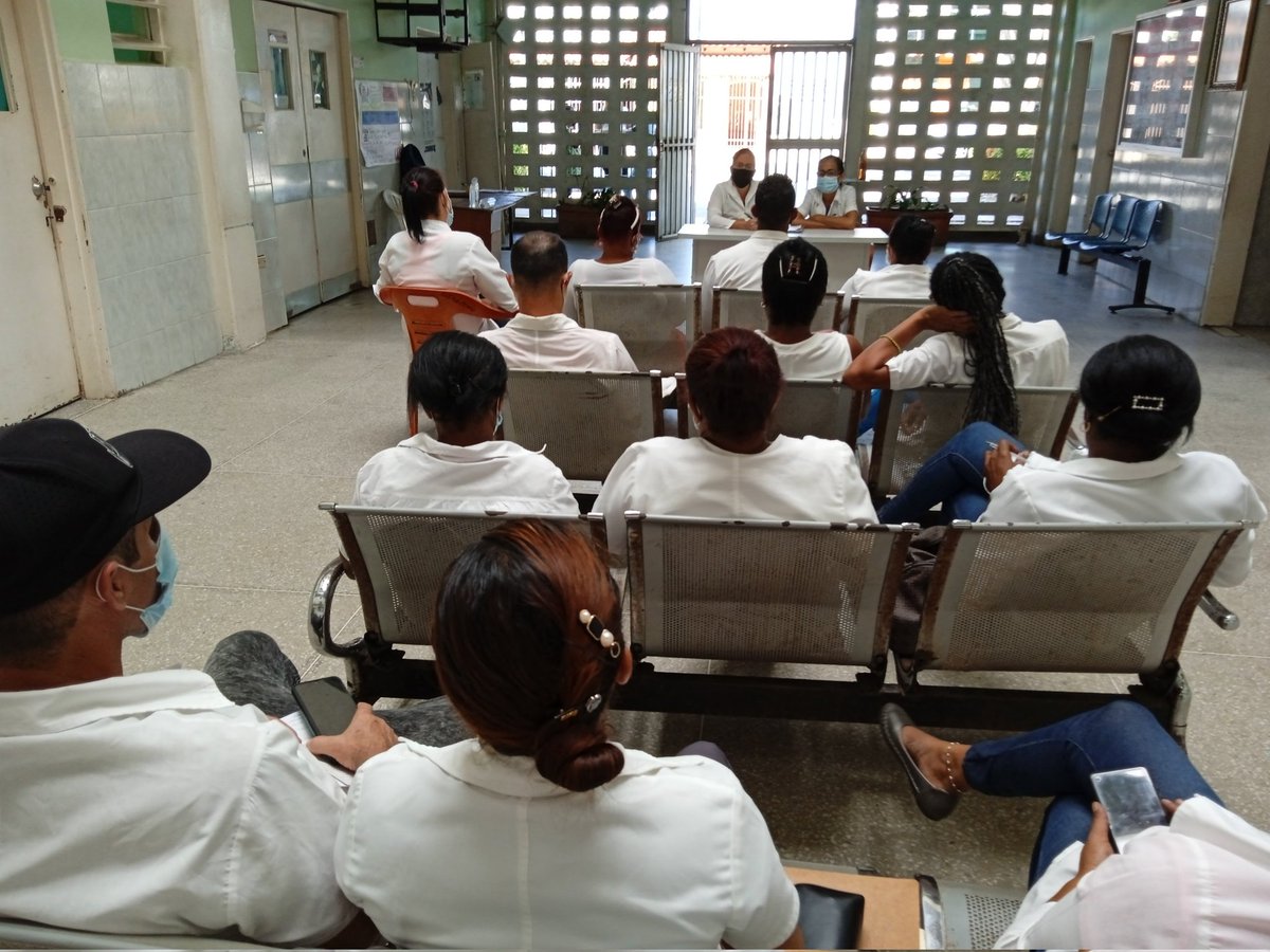 AsicLinoMaradei's tweet photo. En @AsicLinoMaradei desarrollado hoy turno de reflexión y debate sobre la vida y obra de Camilo Cienfuegos y Ernesto (Che ) Guevara.🇻🇪🇨🇺📘
#CubaViveEnHistoria 
#CubaEsAmor  #CubaPorLaViva 
@Cubacooperabol2 
@DebrosseDonais 
@YulieskaAvila 
@OdalisTorresLp1 https://t.co/JEH9o2GXZv