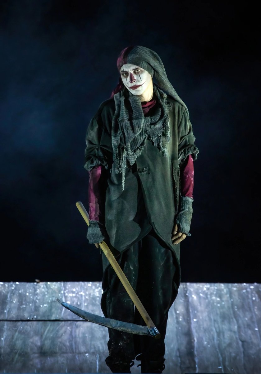 lily_hoplit's tweet image. вас выгнали из дома и теперь вы проводите время с 4 персами из ваших последних сохраненных 

Не, ну то, что скушно мне не будет - это факт 😆