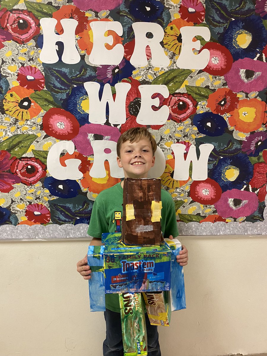 RedersReaders's tweet photo. We loved making recycled versions of Roz the robot from The Wild Robot.  Overheard at intersession:                         “Ms. Reder, I love intersession!” Mission accomplished. 🥰💛🖤@McQueeneyESISD https://t.co/DPhhFfbM4Q