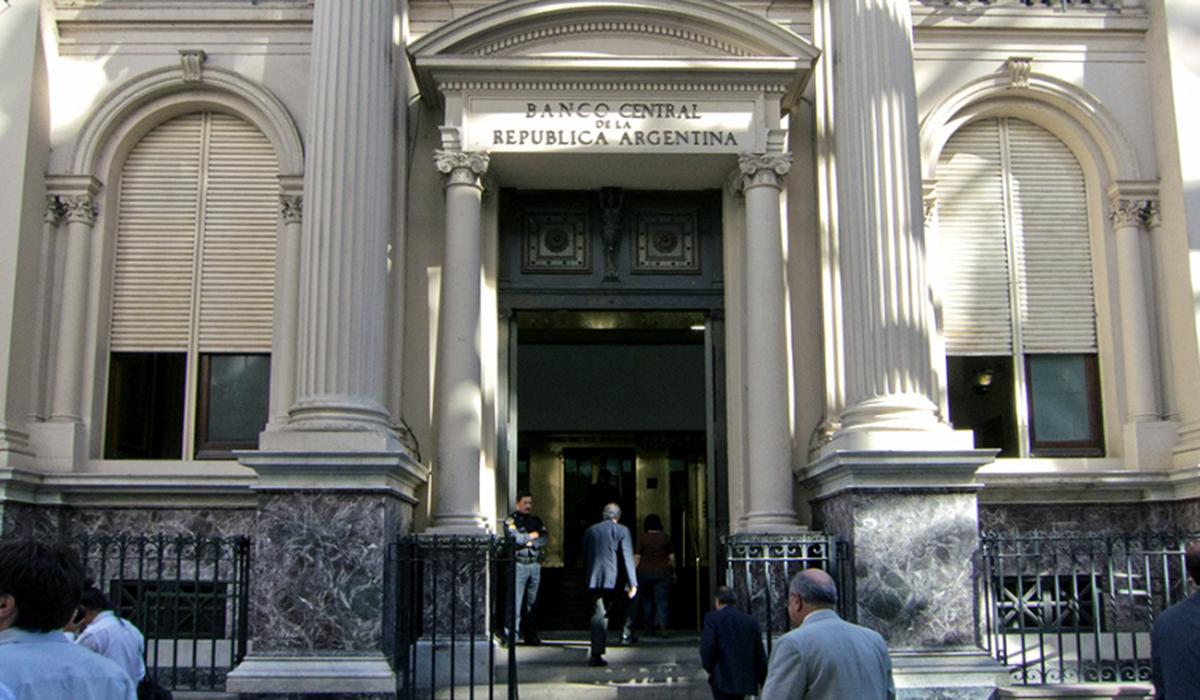 El Banco Central cerró la semana con saldo positivo, pero volvió a vender reservas dlvr.it/SbVb9j