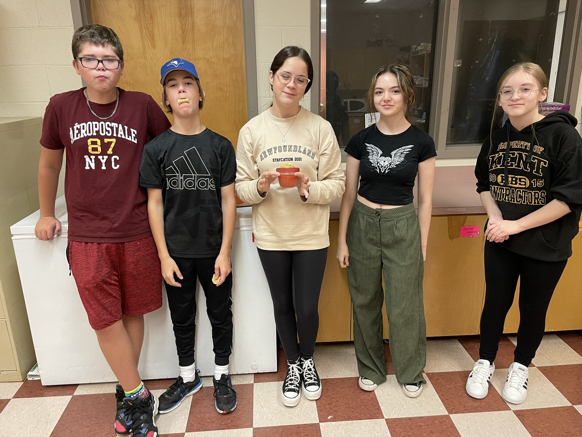 Ms Tissel tweet media