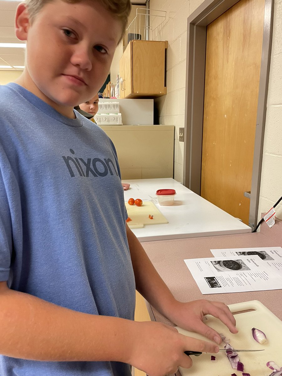 Ms Tissel tweet media