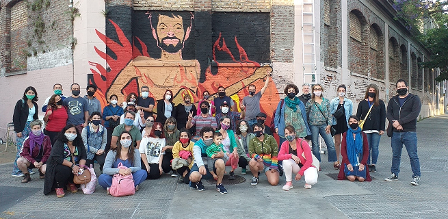 Este sábado 22 hay una convocatoria para rehacer el mural de Gabo Ferro en Mataderos. El trabajo comienza temprano en la esquina de Alberdi y Basualdo, y a partir de las 16 está invitado el público a sumar una pincelada.