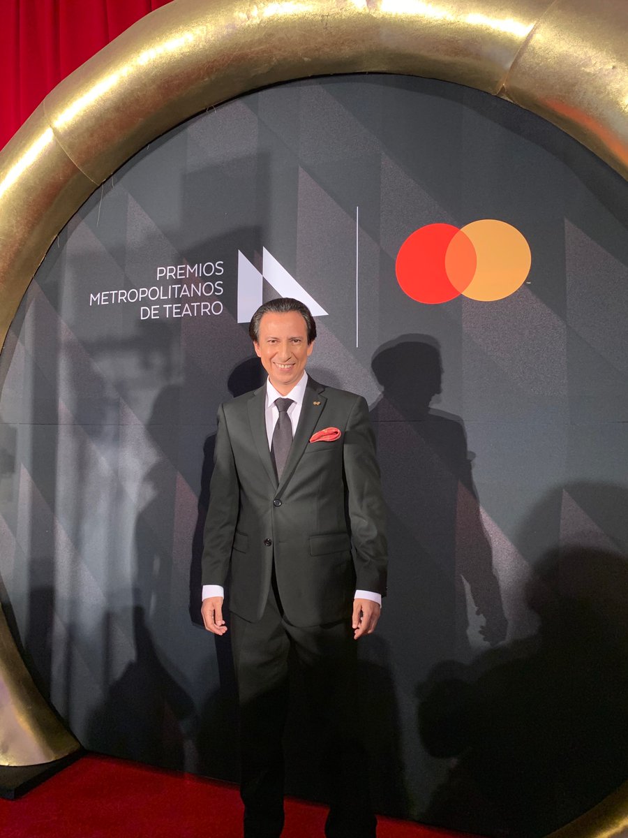 IvanIRomo's tweet photo. Estupenda noche en los Premios Metropolitanos de Teatro (Los Metro) compartiendo con grandes y admiradxs compañerxs teatrerxs. ¡Muchas felicidades a todxs lxs nominadxs y ganadorxs!. ¡Que viva el teatro! #quimicosparaelamor #losmetro #teatromexicano #premiacion #seresservistx https://t.co/RXyUWhscGw