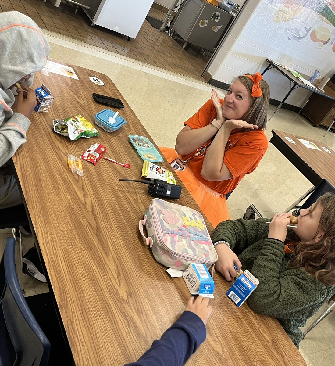 MikulaSam's tweet image. Love seeing teachers in the lunch room building relationships with our kiddos #longinoadventures