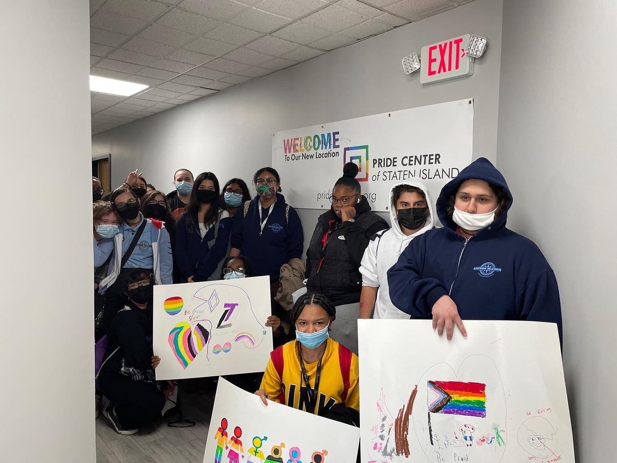 GaynorMcCownELS's tweet photo. McCown students making Posters with Pride with the Pride Center of Staten Island! Thank you Ms Sloan-Ward & Ms Mavaro & team! ๐ฅฐ #dayofservice #makeamarkmakeadifference @SuptCheng_CIOB @NYCOutwardBound @CSD31SI https://t.co/QLnmhk2qD2