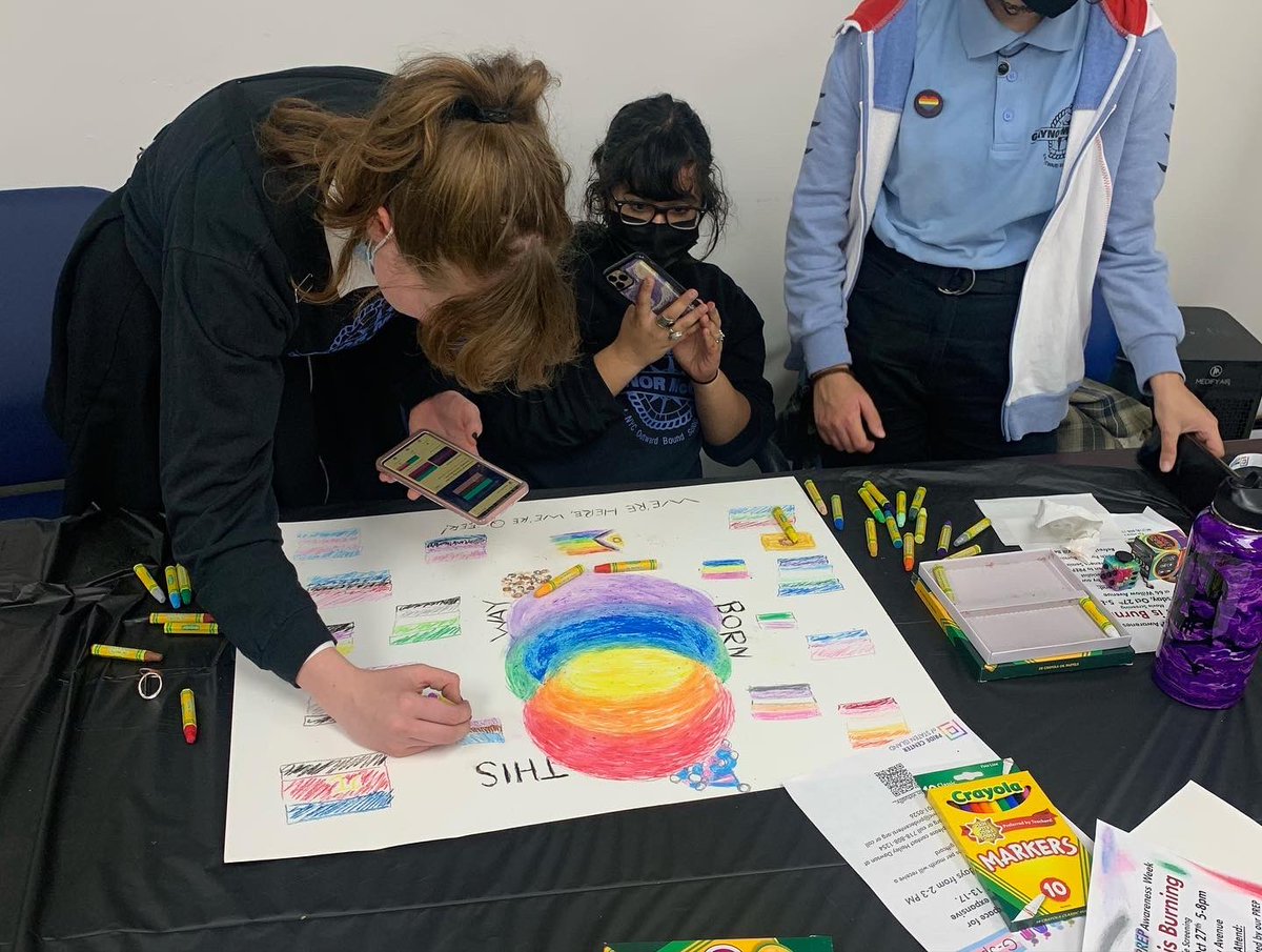 GaynorMcCownELS's tweet photo. McCown students making Posters with Pride with the Pride Center of Staten Island! Thank you Ms Sloan-Ward & Ms Mavaro & team! ๐ฅฐ #dayofservice #makeamarkmakeadifference @SuptCheng_CIOB @NYCOutwardBound @CSD31SI https://t.co/QLnmhk2qD2