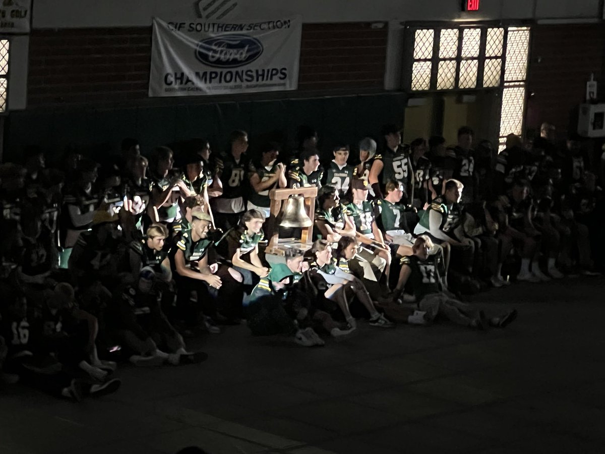 EdisonChargers's tweet photo. โก๏ธ๐#BellWeek #fountainvalleygame #rivalry #beatfv https://t.co/ckZLFJncjc