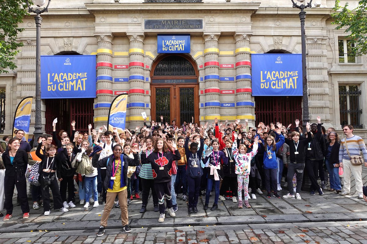 pbloche's tweet photo. En partenariat avec @Academie_Paris, 200 éco-délégués venant de 20 collèges ont été accueillis à @AcademieClimat où ils vont pouvoir acquérir des connaissances scientifiques, se former à l'argumentation et à la communication et réaliser leurs projets. Enthousiasmant ! https://t.co/vb8txpneIG