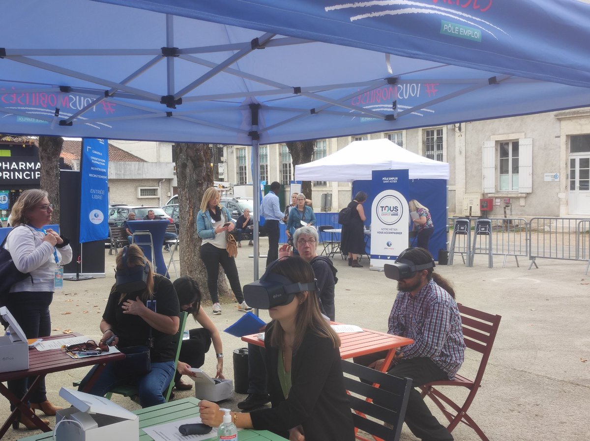 MjSenemaud's tweet photo. #poleemploi #saintastier
La place de l'Emploi et de la formation : franc succès ! 
 200 visiteurs, des employeurs et des partenaires très satisfaits et prêts à renouveler l'expérience.
Bravo a toute l'équipe ! https://t.co/JxLtYzfC1B