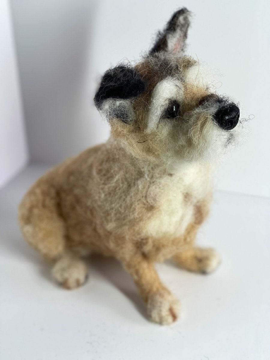 ffinlaysonart's tweet photo. Can share lovely boy Angel Harry’s needle felted portrait - a very missed boy @HarrynPogue https://t.co/OHRVbDxP96