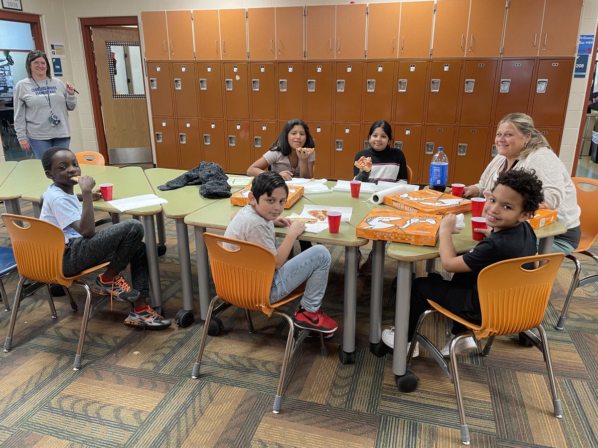 Congratulations fifth grade super stars! These fabulous 5th graders were the top Dojo point earners for the past five weeks! ⁦<a href="/Hamilton_CW/">Crawford Woods Elementary</a>⁩ ⁦@CWAsstPHCSD⁩ ⁦<a href="/CWPrincipalHCSD/">Aaron Hopkins</a>⁩