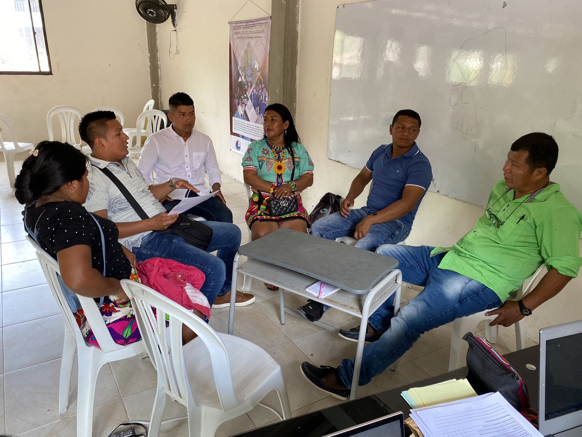 OIA_COLOMBIA's tweet photo. #PECSOIA | El #PuebloEmberaEyábida analiza los componentes de su Proyecto Educativo Comunitario, para ajustar en principio las mallas curriculares de la básica primaria, basadas en Matemática y Tecnología, Lenguaje y Comunicación, Hombre, Mujer y Madre Tierra, y Arte y Lúdica. https://t.co/uoawgxUOr6