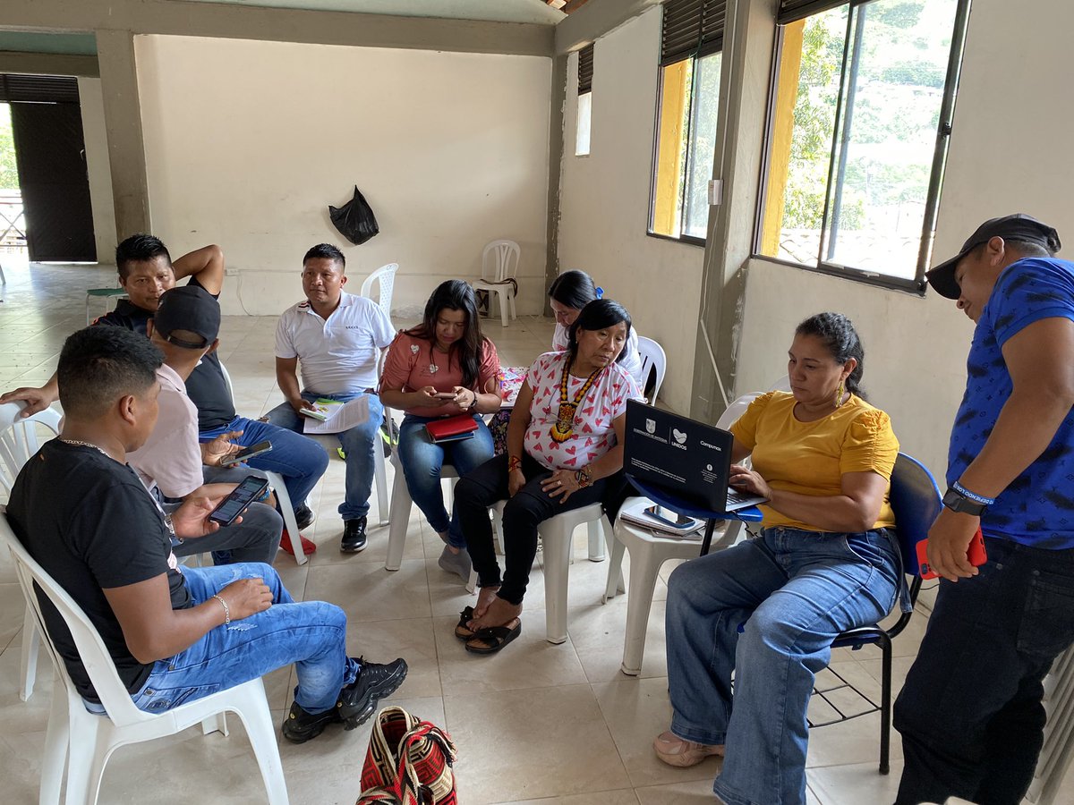 OIA_COLOMBIA's tweet photo. #PECSOIA | El #PuebloEmberaEyábida analiza los componentes de su Proyecto Educativo Comunitario, para ajustar en principio las mallas curriculares de la básica primaria, basadas en Matemática y Tecnología, Lenguaje y Comunicación, Hombre, Mujer y Madre Tierra, y Arte y Lúdica. https://t.co/uoawgxUOr6