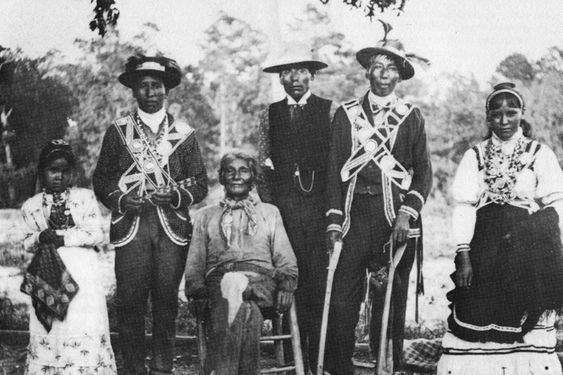 Lusulpher1's tweet photo. @DamianJ54874907 @1783Amer1can @TryLove88381244 @NonHumanMedia1 Choctaw Tribe; Oklahoma; (Seminole/Cherokee/Crow Indians; originally GEORGIA TERRITORY!🤔

Donating to the (Black) Irish victims of the Anglo-Saxon Potato Famine!
https://t.co/aqVRbGI6Ct

#PanAfricanism?! c1847AD?!🤔 #RaceWar #IndigenousIsBLACK https://t.co/6gDZFM9KBH