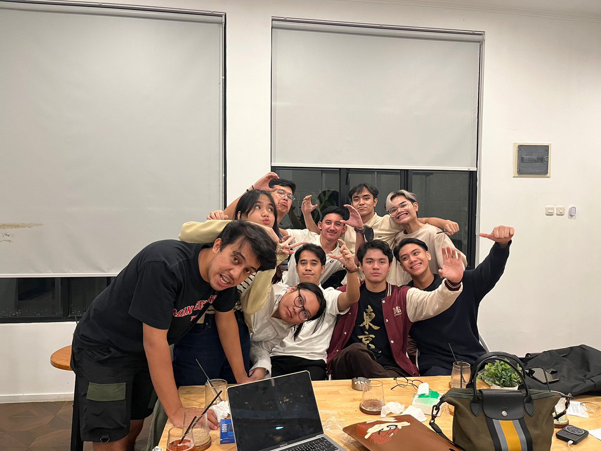 ryhnanta's tweet photo. "Ikut kepanitiaan bisa dapet keluarga baru" thanks lads, belajar 1 minggu bareng dari pagi ampe #FullC lanjut kobok lambung. Outsource no regret, fucking love ya'll https://t.co/O9USBL6KTf