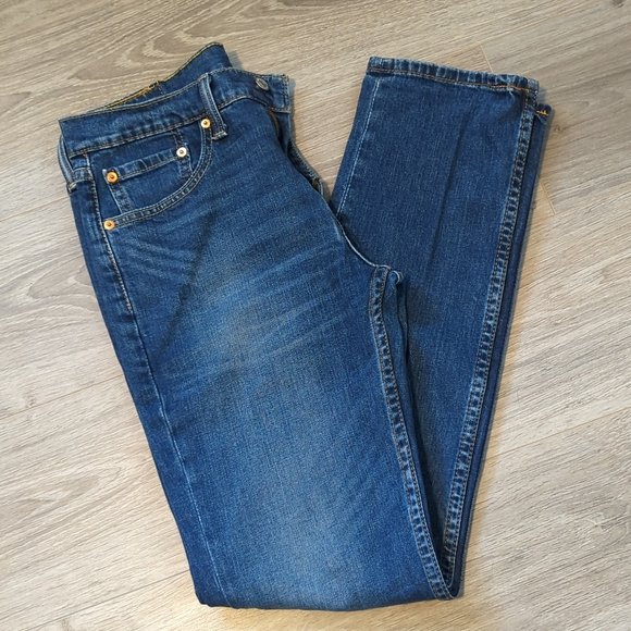 DesignsbyMADE's tweet photo. So good I had to share! Check out all the items I'm loving on @Poshmarkapp from @palletliquidate #poshmark #fashion #style #shopmycloset #reebok #lovmark #levis: https://t.co/pt7htUZhW4 https://t.co/zAfvNfXj83