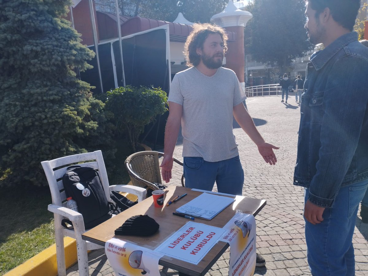 Liderler Kulübü olarak ilk masamızı bugün ana kampüsümüzde açtık.

Aramıza yeni katılan arkadaşlarımıza hoş geldin diyor henüz katılmamış arkadaşlar için de üyelik formumuzu aşağıya bırakıyoruz 🤗

docs.google.com/forms/d/e/1FAI…