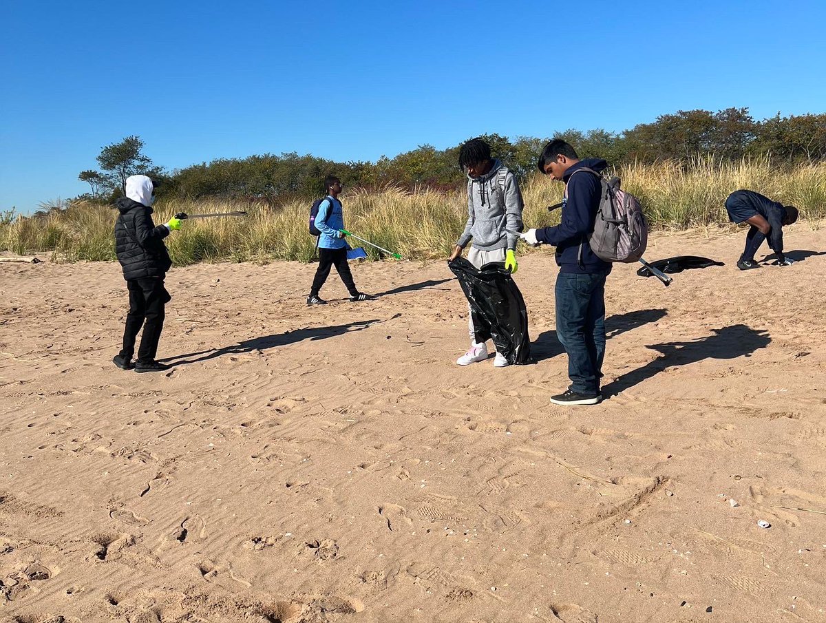 GaynorMcCownELS's tweet photo. Shout out to the team at the Miller Field Beach Cleanup! Thank you to Ms Martinez, Ms Ment, Ms Morales, Ms Lauro and Mr Feliciano #dayofservice #makeamarkmakeadifference (Part 1) https://t.co/2hZxxhNG8k