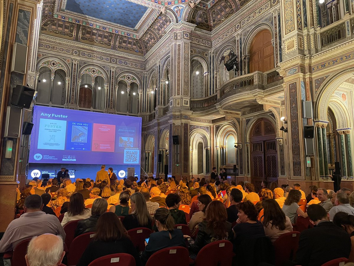 Inst_Magnanim's tweet photo. 👋 Tot a punt per a començar la gala d’entrega dels #PremisValència i Premis València Nova al Centre Cultural La Beneficència de València! https://t.co/jKG6xDoEdK