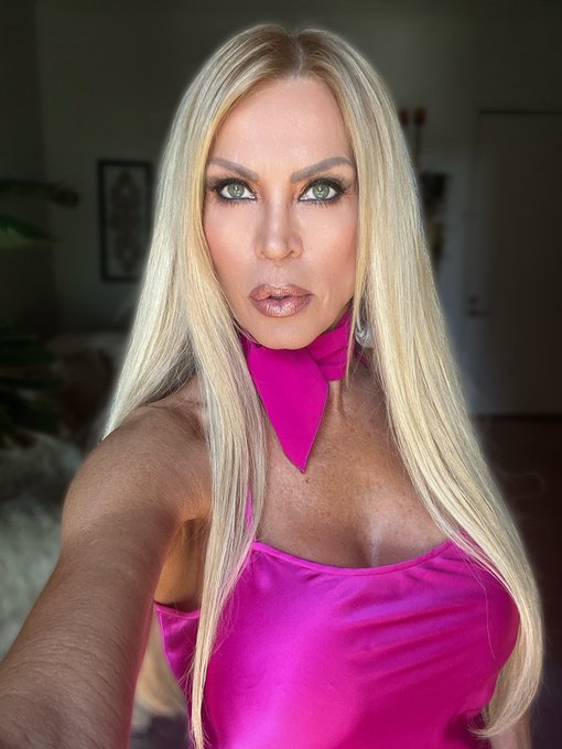 TGIF Lets get this party started #weekendvibes Amber Lynn®️ https://t.co/VmH39yV9o1