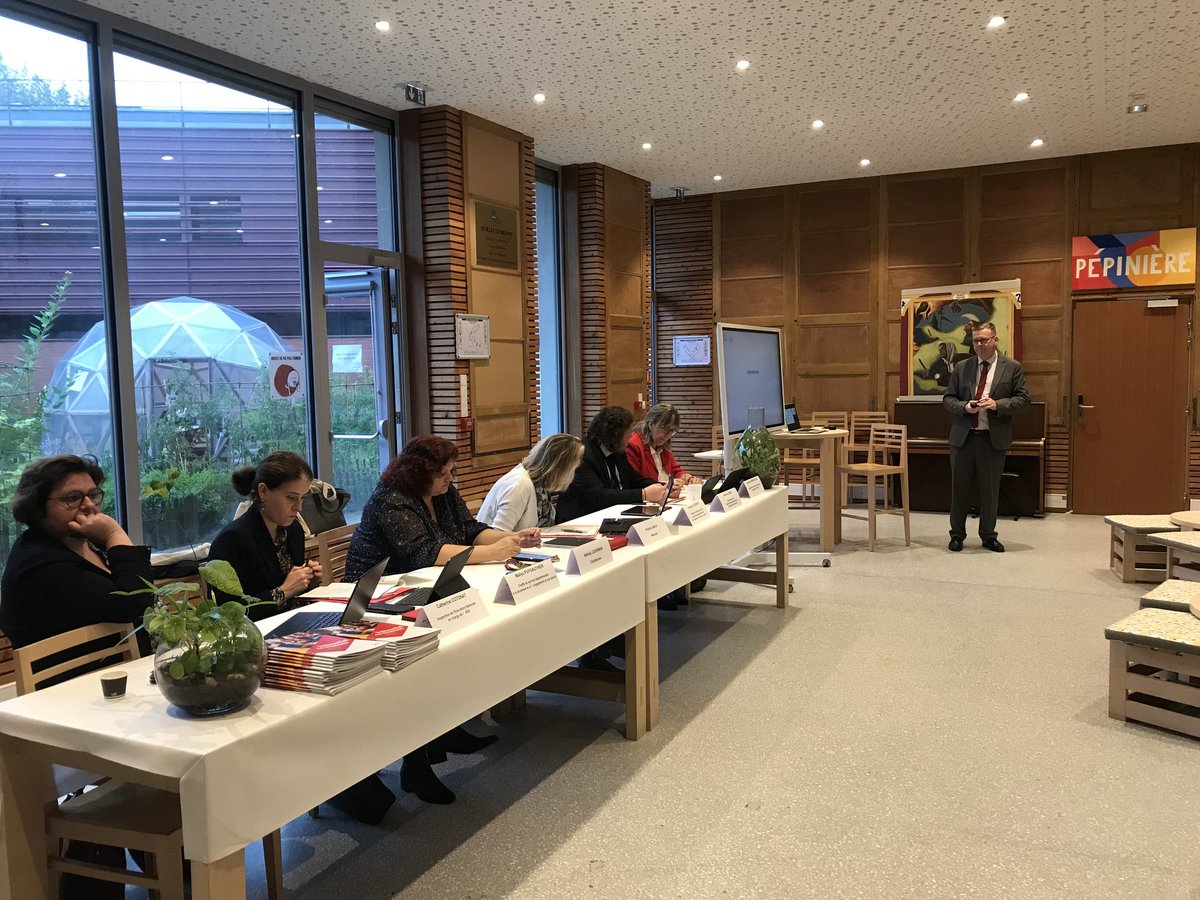 AntoineJouenne's tweet photo. Ce matin à Courbevoie, réunion des élus à l'Éducation des communes des Hauts-de-Seine en présence de M. FLODROPS, directeur académique des services de l'Éducation Nationale.
↪️ Bilan de la rentrée scolaire, école inclusive, problématiques de recrutement, PEDT, numérique... #AMD92 https://t.co/rhyLIn8smc