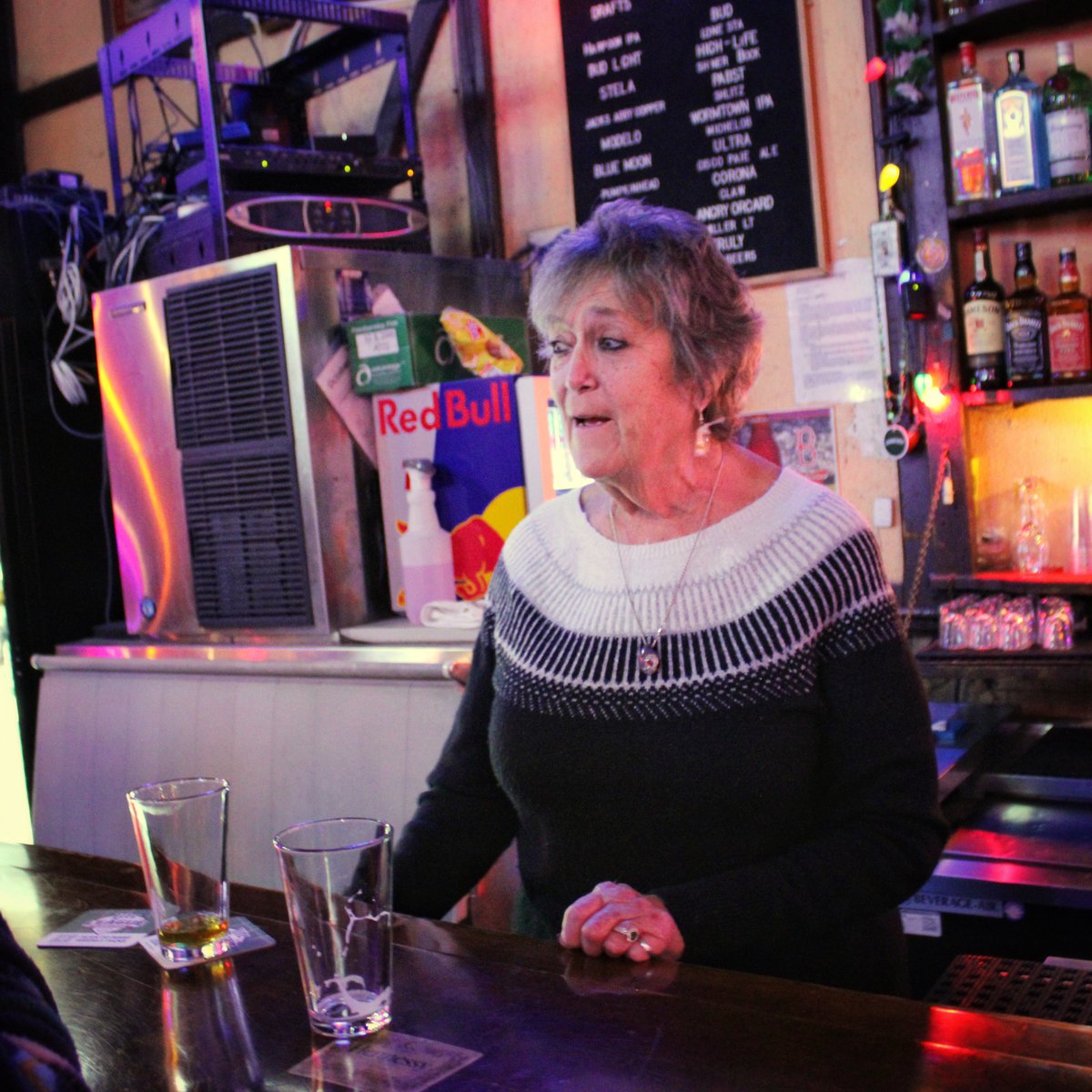TheTamBoston's tweet photo. The Bartender, the legend - ✨Lyn✨ - is throwing her annual Halloween Costume Contest at the Tam! 
Dress in your spookiest or funniest costume and try your hand at a $250 prize!
👻 | Friday Oct 28 | Saturday Oct 29 | No cover | $250 | 👹
Time: Whenever the hell Lyn decides 💀 https://t.co/jLsyMyrgcY