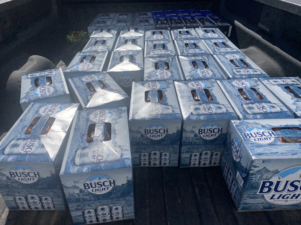 ToddWise85's tweet photo. Wedding in Randolph necessity! #buschlite https://t.co/oXcF0WeNW5