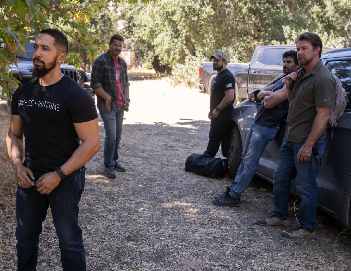 Back home from Syria, Bravo unexpectedly finds themselves on a deeply personal mission. “Watch Your 6” premieres Sunday, October 23th exclusively on @paramountplus #SEALTeam