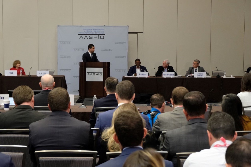 SecretaryPete's tweet photo. State and local leaders across the country continue to put historic resources from the infrastructure law to use improving infrastructure.

I look forward to continued engagement on projects that will transform our transportation future. https://t.co/FOboLtqbYy