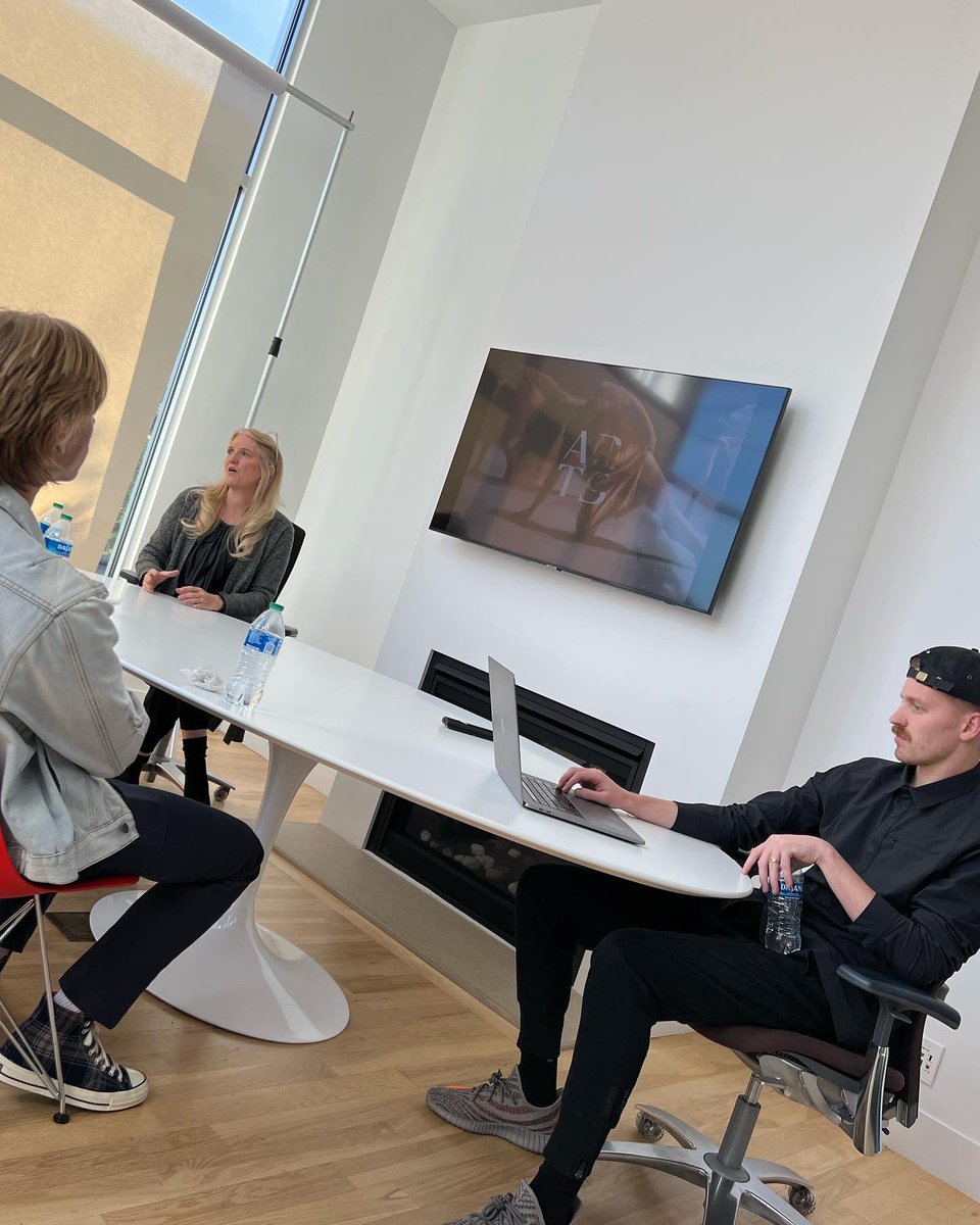 MrsHair's tweet photo. Thank you so much @design_ranch for hosting Digital Design Project Management students at your amazing design home and sharing your talent, wisdom and wizardry! It’s no secret that learning outside of our classroom walls is the BEST! @the_smsd #kauffmanRWL @DesignRanchKC https://t.co/EPYLZcXXxj